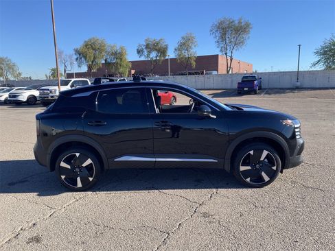 New 2026 Nissan Kicks SR w/ Cold Weather Package image 7