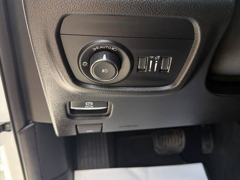 Used 2024 Jeep Grand Cherokee Limited w/ Luxury Tech Group II AWD/4WD image 12