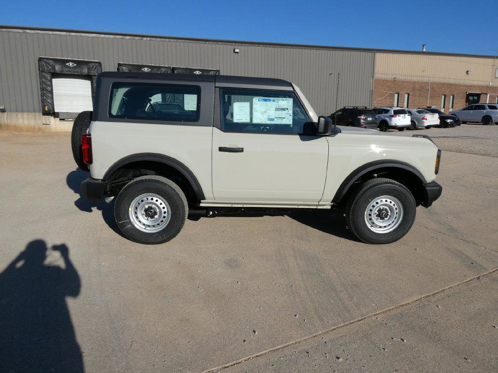 New 2026 Ford Bronco 2-Door AWD/4WD image 2