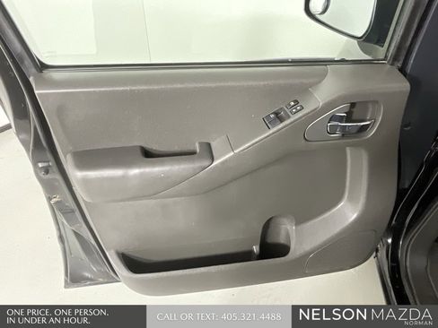 Used 2014 Nissan Frontier SV image 15