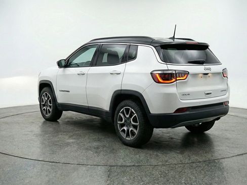 Used 2025 Jeep Compass Trailhawk image 6