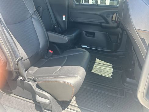 Used 2023 Toyota Sienna XSE AWD/4WD image 15