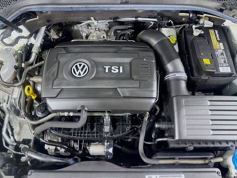 Used 2018 Volkswagen Golf SE image 39