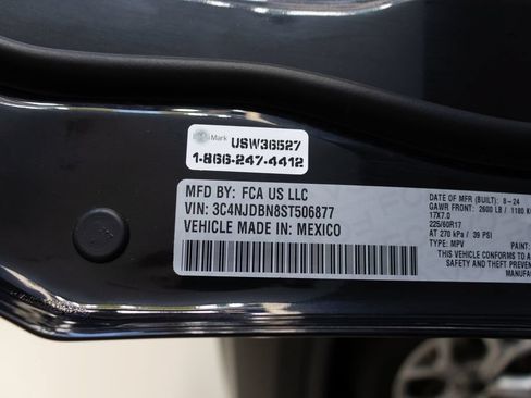 Used 2025 Jeep Compass Latitude AWD/4WD image 33