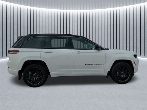 New 2026 Jeep Grand Cherokee Summit image 5