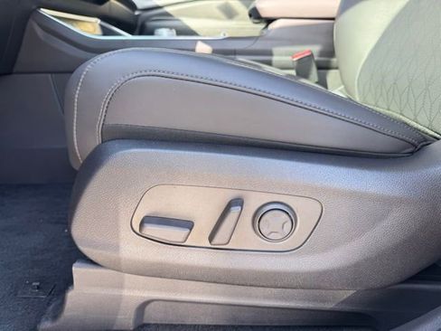 Used 2025 Kia Carnival SX w/ SX Dark Edition Package image 25