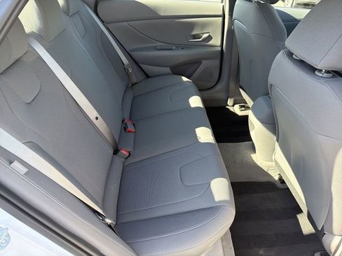 Certified 2025 Hyundai Elantra SE image 15