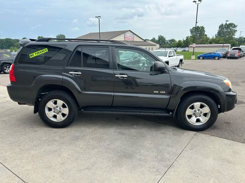 Used 2007 Toyota 4Runner SR5 AWD/4WD image 4