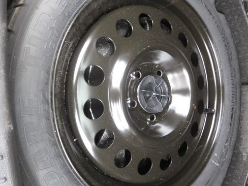 Used 2017 Ford Escape SE w/ Equipment Group 201A image 37