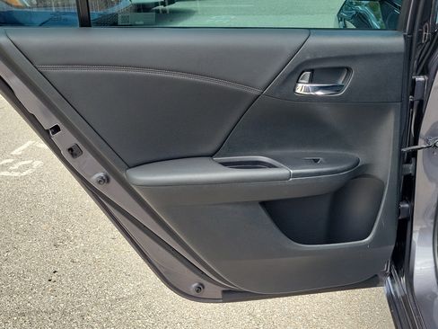 Used 2017 Honda Accord Sport image 14