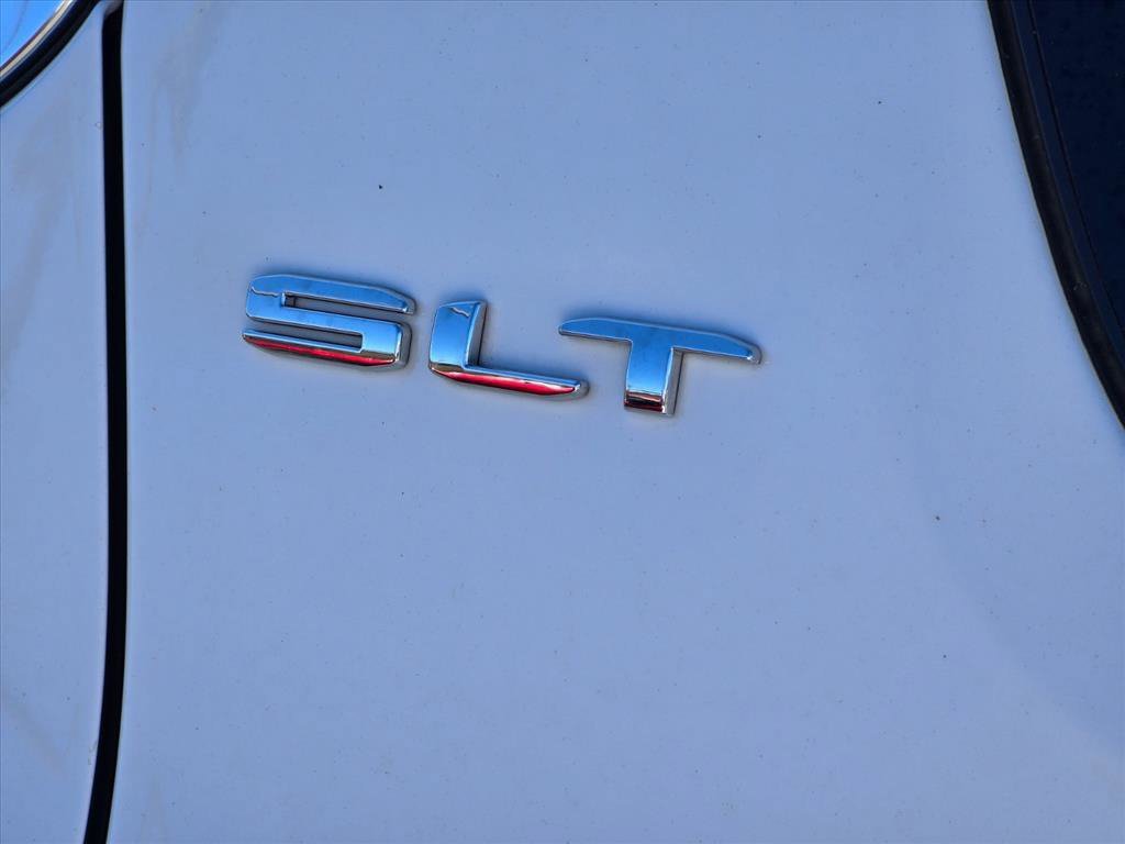 Used 2023 GMC Acadia SLT FWD image 16