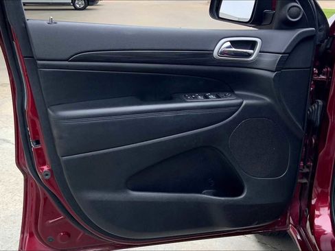 Used 2022 Jeep Grand Cherokee Laredo X image 20