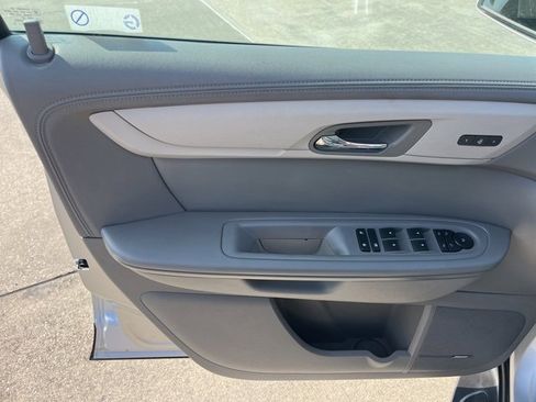 Used 2016 Chevrolet Traverse LT image 13