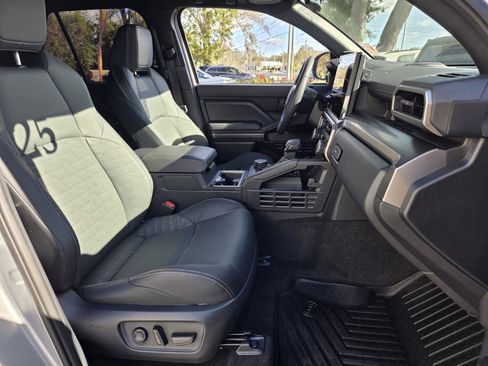 Used 2025 Toyota 4Runner TRD Off-Road Premium image 17