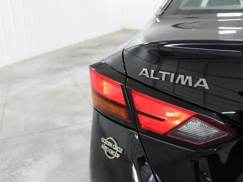 Used 2024 Nissan Altima 2.5 SV FWD image 24