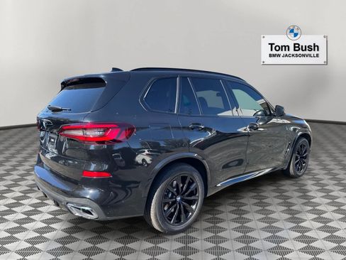 Used 2022 BMW X5 xDrive40i w/ M Sport Package image 3