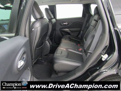 Used 2019 Jeep Cherokee Latitude Plus image 14