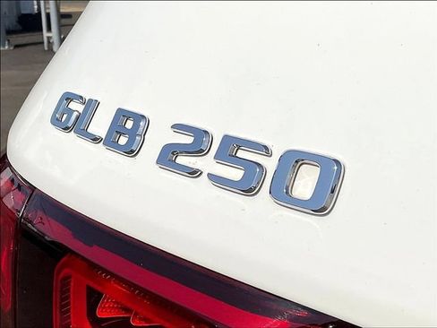 Certified 2021 Mercedes-Benz GLB 250 4MATIC image 26
