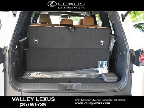 New 2026 Lexus LX 600 4WD w/ Luxury Package image 19