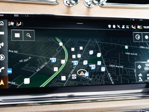 Used 2023 Bentley Bentayga image 23