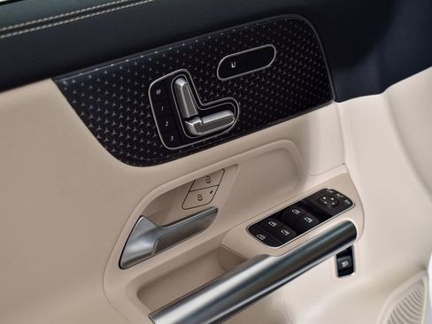 Used 2026 Mercedes-Benz GLA 250 4MATIC image 11