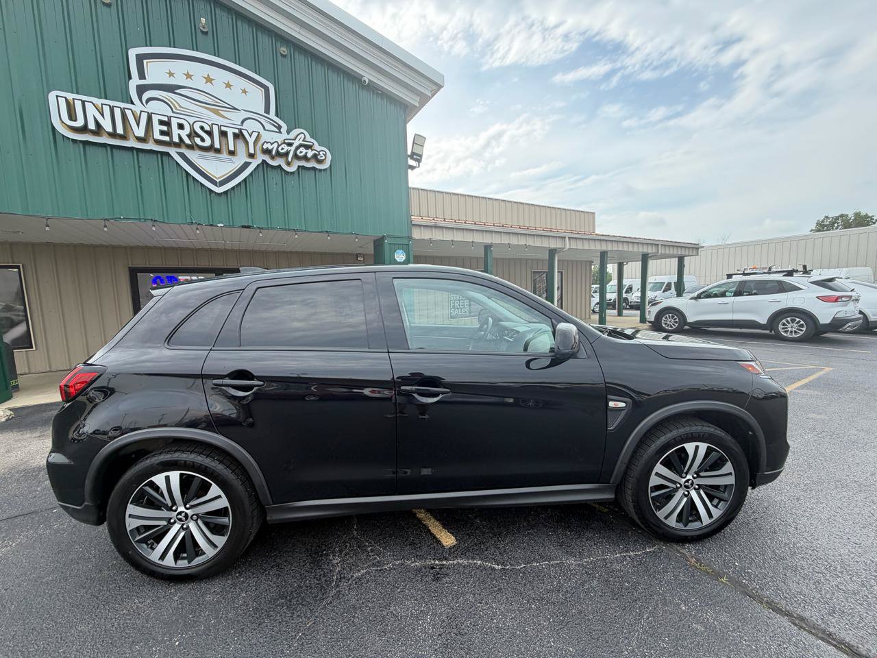 Used 2021 Mitsubishi Outlander Sport ES FWD image 2