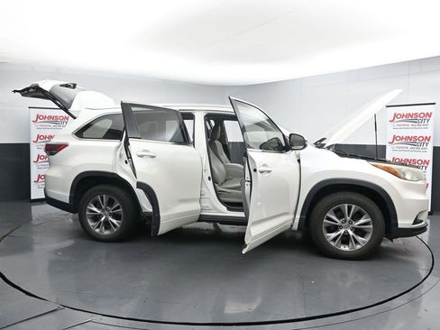 Used 2015 Toyota Highlander XLE image 27