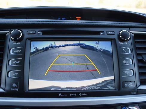 Used 2018 Toyota Highlander Limited image 21