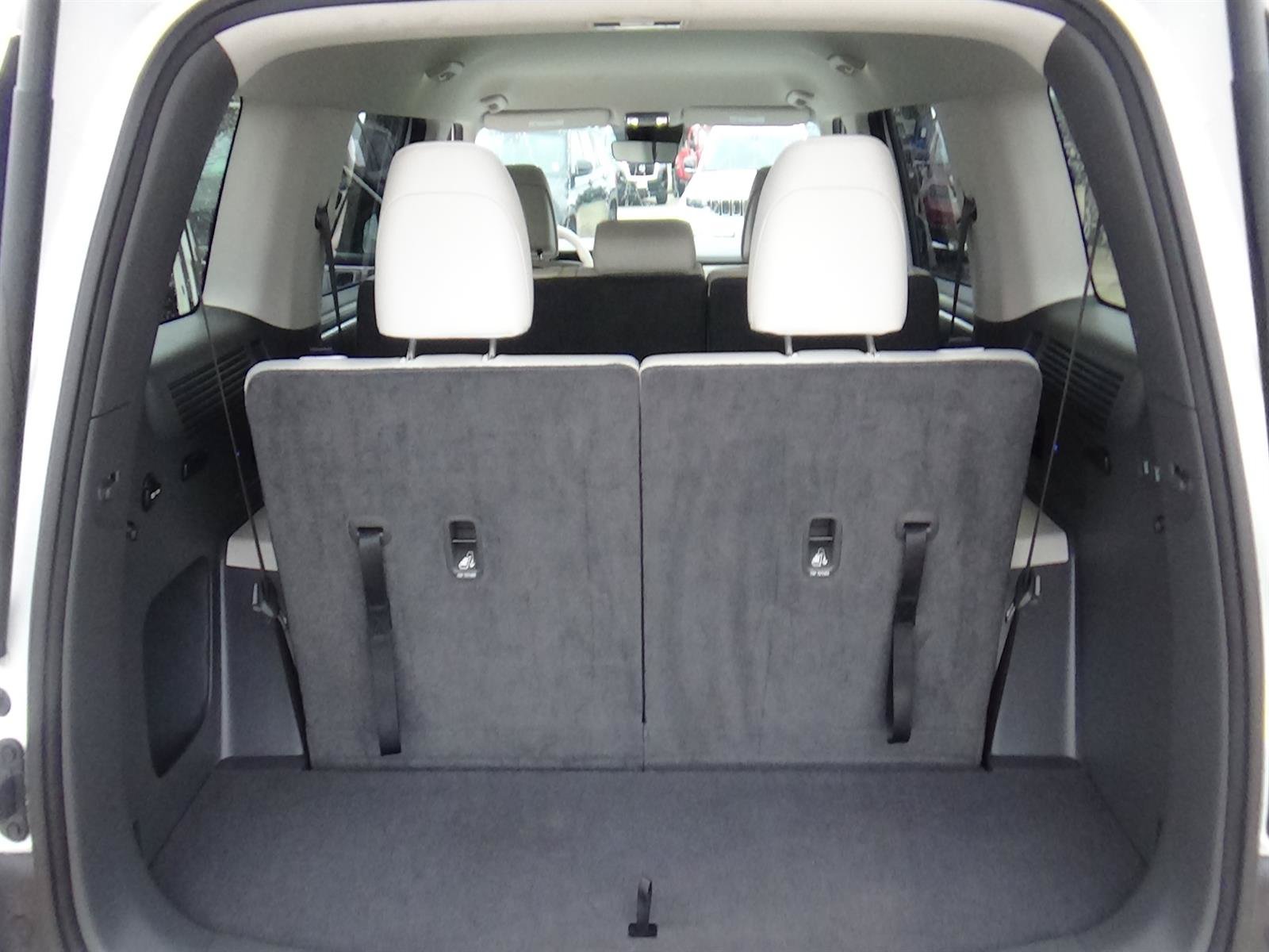 Used 2026 Hyundai Santa Fe SEL FWD image 12