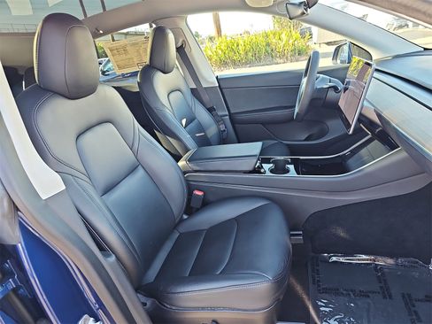 Used 2021 Tesla Model Y Long Range image 10