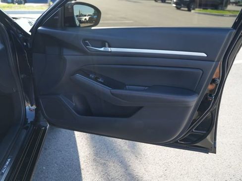 Used 2025 Nissan Altima 2.5 SR FWD image 21
