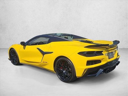 Used 2025 Chevrolet Corvette Z06 RWD image 8