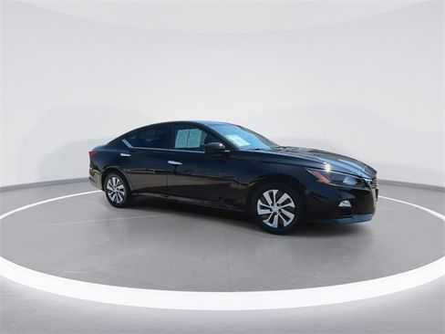 Used 2022 Nissan Altima 2.5 S image 2