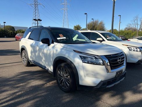 Used 2024 Nissan Pathfinder SL w/ SL Premium Package FWD image 1