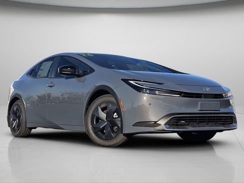 New 2026 Toyota Prius Plug-In Hybrid FWD image 2