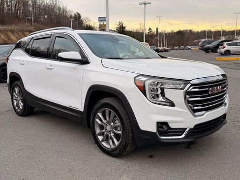 Used 2024 GMC Terrain SLT image 12