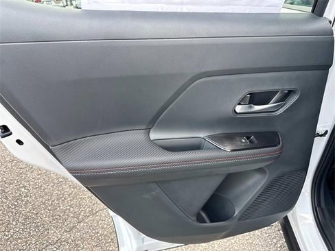 New 2025 Nissan Kicks SR image 14