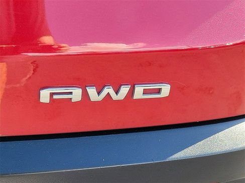 Used 2023 GMC Acadia SLT image 27