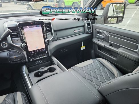 New 2025 RAM 2500 Big Horn AWD/4WD image 16