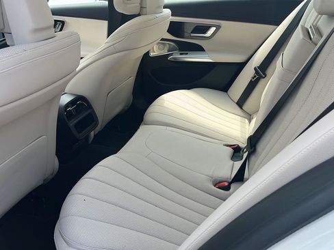 Used 2025 Mercedes-Benz E 350 Sedan image 11