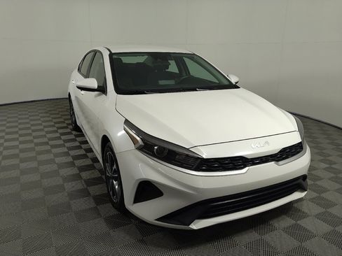 Used 2024 Kia Forte LXS FWD image 13
