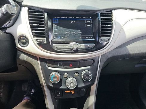 Used 2020 Chevrolet Trax LT w/ Driver Confidence Package AWD/4WD image 19