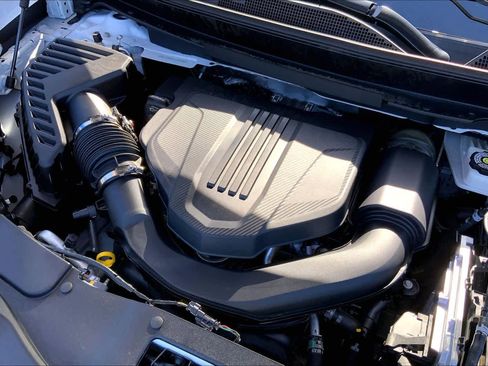 Certified 2025 Chevrolet Traverse LT FWD image 33