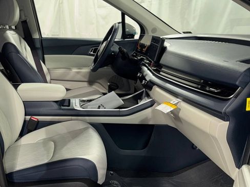 New 2026 Kia Carnival EX FWD image 34
