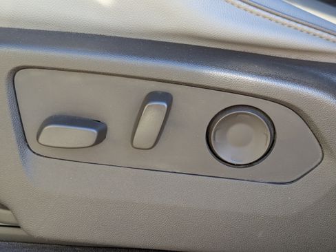 Used 2021 GMC Yukon SLT w/ SLT Luxury Plus Package image 22