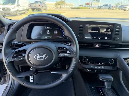 Used 2025 Hyundai Elantra Sport image 12