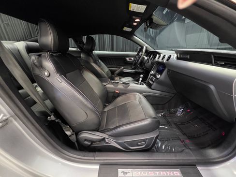 Used 2022 Ford Mustang GT Premium w/ Black Accent Package RWD image 2