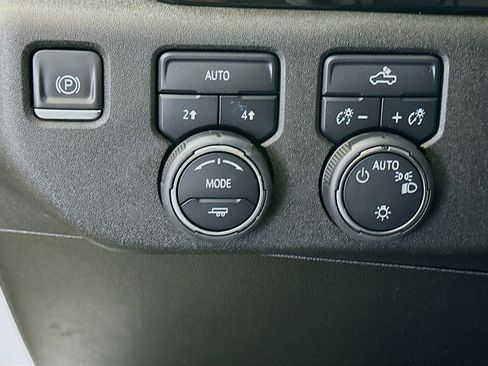 Used 2024 Chevrolet Silverado 1500 LT image 16