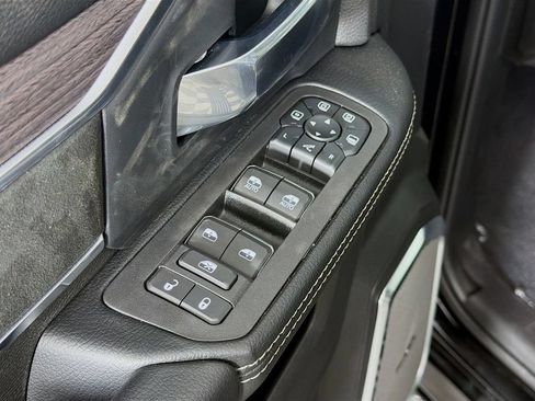 New 2026 RAM 2500 Laramie AWD/4WD image 17