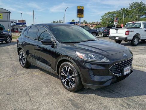 Used 2022 Ford Escape SE w/ SE Sport Appearance Package FWD image 3